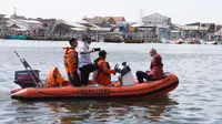 Ganjar meninjau banjir rob di Semarang. (Istimewa)