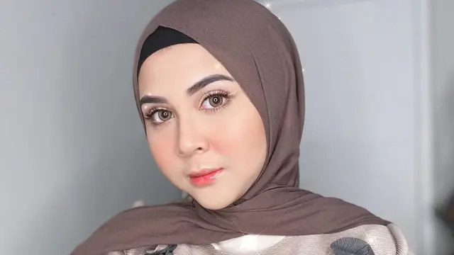Potret Cantik Kesha Ratuliu Pakai Gamis