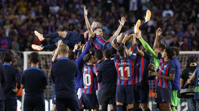 Momen Perpisahan Jordi Alba dan Sergio Busquets di Barcelona