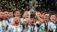 Lionel Messi berhasil membawa Timnas Argentina meraih kemenangan 3-0 atas Italia pada laga&nbsp;Finalissima 2022 di Stadion Wembley, Kamis (2/6/2022) dini hari WIB. Berkat hasil itu, Argentina berhak atas trofi&nbsp;Finalissima 2022. (AP photo/Frank Augstein)