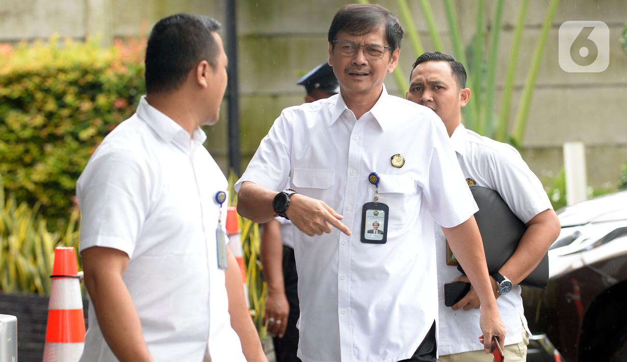 Direktur Jenderal Ketenagalistrikan (Gatrik) Kementerian ESDM, Rida Mulyana  tiba di Gedung KPK, Jakarta, Kamis (5/3/2020). Kedatangan Rida Mulyana untuk rapat kordinasi bersama Menteri ESDM Arifin Tasrif dan pimpinan KPK terkait pengolahan sampah menjadi tenaga listrik. (merdeka.com/Dwi Narwoko)