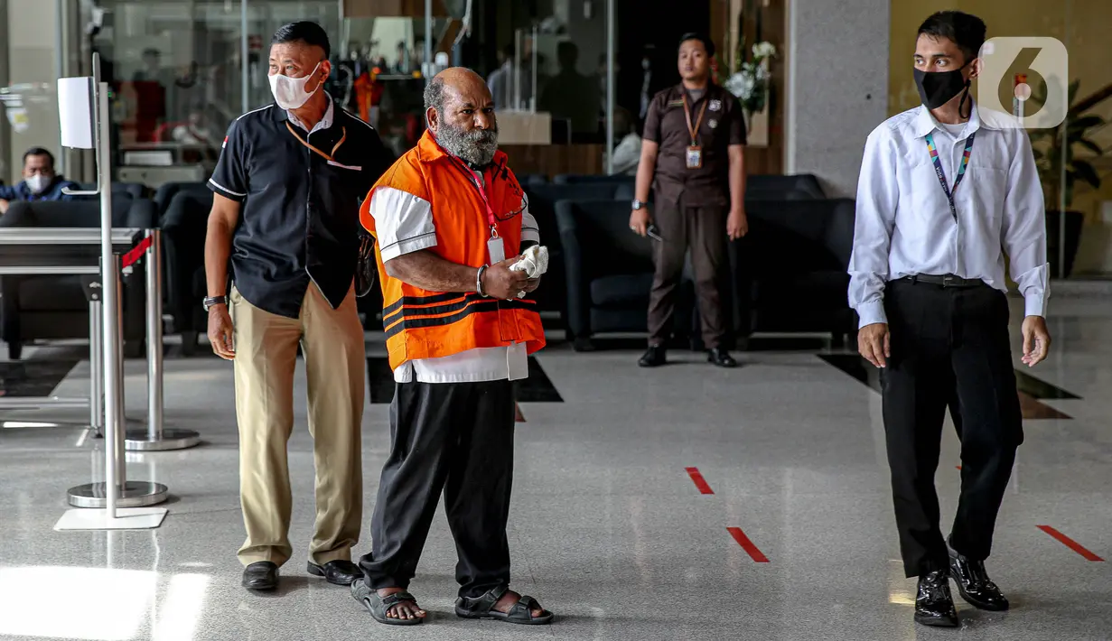 Ia diduga oleh KPK telah menerima suap senilai Rp.1 miliar dan gratifikasi lain senilai Rp.10 miliar. (Liputan6.com/Faizal Fanani)