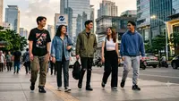 8 Sneakers Black Lokal yang Cocok untuk Gaya Formal hingga Kasual Kekinian