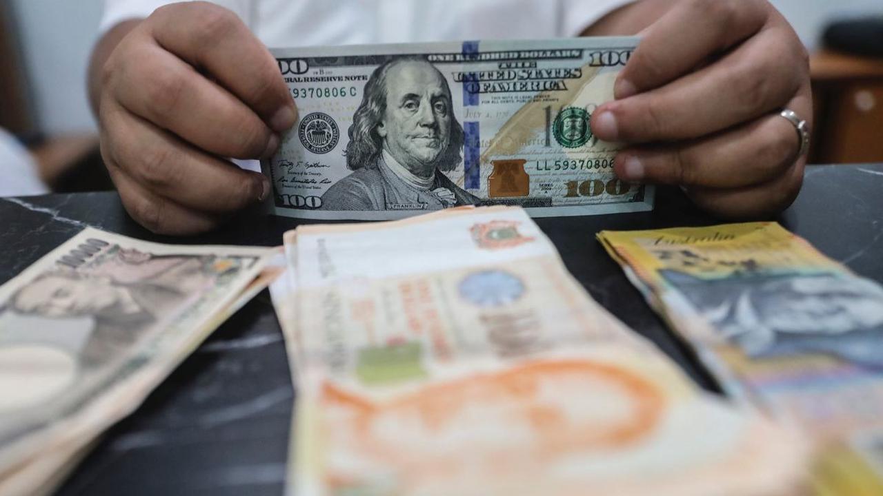 Gaji rata-rata untuk pemimpin S&P 500 turun menjadi USD 14,5 juta tahun lalu, turun dari USD 14,7 juta pada tahun 2021.