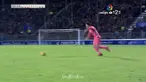 Kiper Lugo, Juan Corral melakukan aksi tak terduga saat timnya menang 2-1 atas Sporting Gijon.