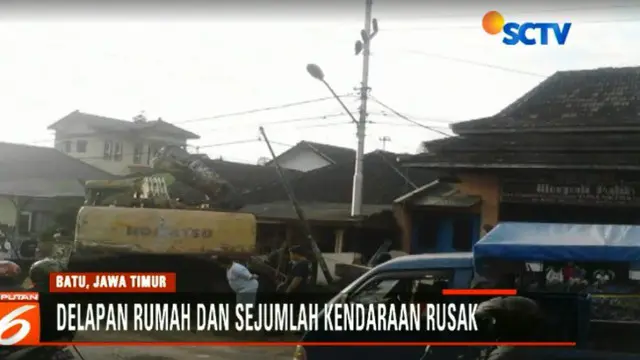 Rem Blong, Truk Pengangkut Alat Berat Hantam 8 Rumah