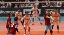 The Musicians yang dipimpin oleh Ariel Noah berhasil memenangi set pertama dengan skor 25-18. (Liputan6.com/Herman Zakharia)