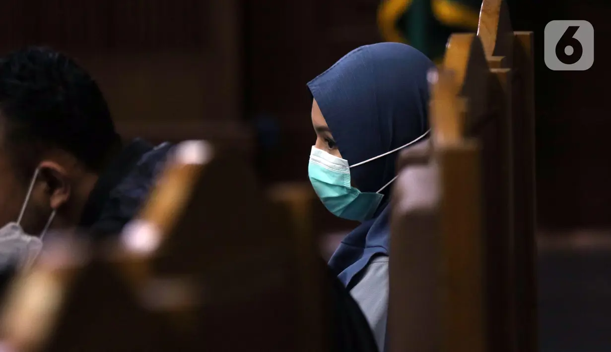 Terdakwa suap dan tindak pidana pencucian uang terkait pengurusan fatwa Mahkamah Agung untuk Djoko S Tjandra, Pinangki Sirna Malasari saat sidang di Pengadilan Tipikor Jakarta, Senin (7/12/2020). Sidang mendengar keterangan saksi, salah satunya Andi Irfan Jaya. (Liputan6.com/Helmi Fithriansyah)
