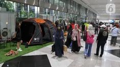 Pengunjung melihat-lihat pameran Indonesia Outdoor Festival (Indofest) 2024 di Jakarta Convention Center (JCC), Senayan, Jakarta, Jumat (5/7/2024). (Liputan6.com/Herman Zakharia)