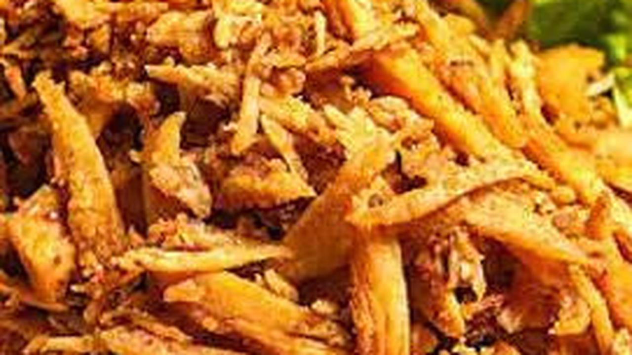 Bagaimana? Sudah tahu hari ini akan masak ayam suwir yang mana? Ayam suwir adalah salah satu hidangan simpel dan praktis jadi jangan takut gagal, ya! Selamat mencoba!