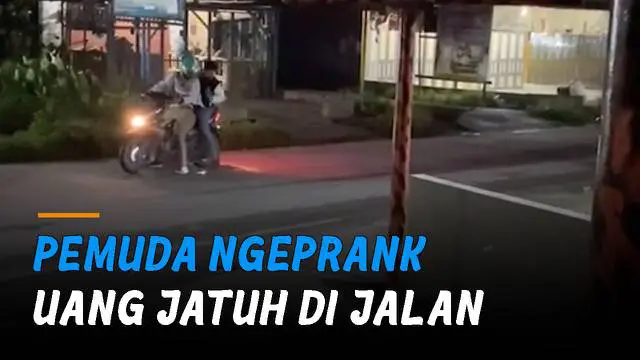 Ketika akan diambil, sekelompok pemuda itu berteriak hingga membuat pemotor kaget dan tidak jadi mengambil uang.