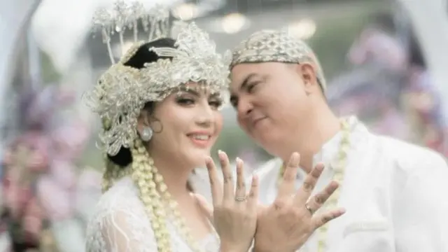 Anggita Sari dan Rindra Pramadyo