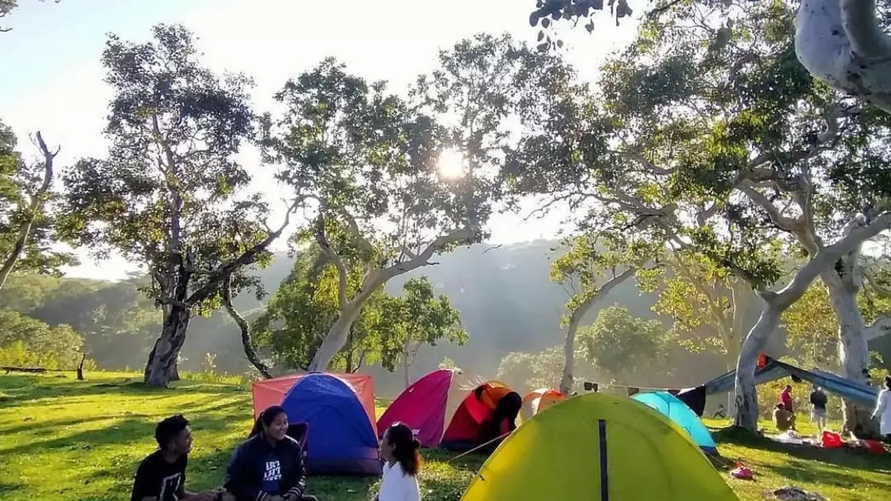Pendaki sedang kemping di Gunung Lakaan.