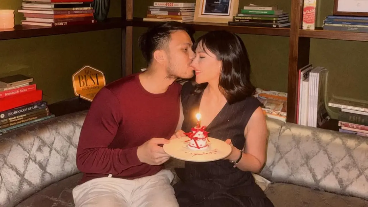 3 Tahun Pernikahan, Jessica Mila Tampil Manis dengan See-Through Bangs dan Rambut Bergelombang Saat Rayakan Anniversary