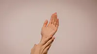 6 tips mudah untuk mengatasi kulit tangan kering dan mengelupas. (pexels/Juan Pablo Serrano Arenas)