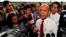 Kuasa hukum Novel Baswedan memberikan keterangan pers usai mengikuti sidang praperadilan Novel Baswedan di PN Jaksel, Selasa (9/6/2015).  Hakim tunggal Zuhari menolak gugatan praperadilan yang diajukan Novel Baswedan (Liputan6.com/Yoppy Renato)