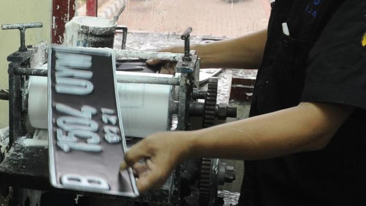 Berikut ini sanksi penggunaan pelat palsu sebagaimana diatur dalam UU tersebut: