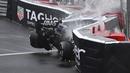 Pembalap Tim Haas, Mick Schumacher mengalami kecelakaan saat Formula 1 GP Monako yang berlangsung di Circuit de Monaco, Minggu, 29 Mei 2022. (AP/Pool/Christian Bruna)