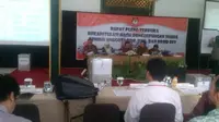 

Rapat pleno rekapitulasi penghitungan suara di Provinsi Daerah Khusus Yogyakarta, diwarnai hujan interupsi dari saksi pemilu. 

Salah satu