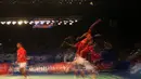 Ricky Karanda Suwardi melakukan smash saat berlaga melawan pasangan Korea pada turnamen Indonesia Open 2016  di Istrora Senayan, Jakarta, Rabu (1/6/2016). Angga/Ricky kalah (Bola.com/Nicklas Hanoatubun)