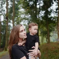 Yasmine Wildblood bersama anak (Instagram/yaswildblood)