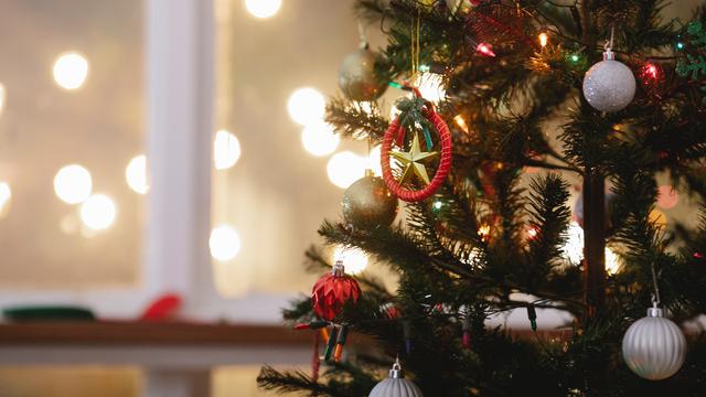 Ilustrasi hiasan pada pohon Natal