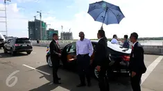 Wakil Presiden Negara Republik Seychelles Mr Vincent Meriton saat mengunjungi Pulau Reklamasi di Jakarta, Rabu (8/3). Kunjungan tersebut dalam agenda kerjanya di Jakarta. (Liputan6.com/JohanTallo)