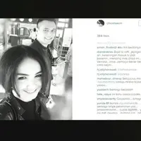 Yuni Shara dan Chiko Hakim disebut-sebut sedang menjalin asmara, kabar itu kian diperkuat oleh foto-foto yang di unggah Chiko di akun instagramnya. Lalu benarkah mantan suami Wanda Hamidah dan Yuni Shara berpacaran? keduanya belum memberi tanggapan, ...