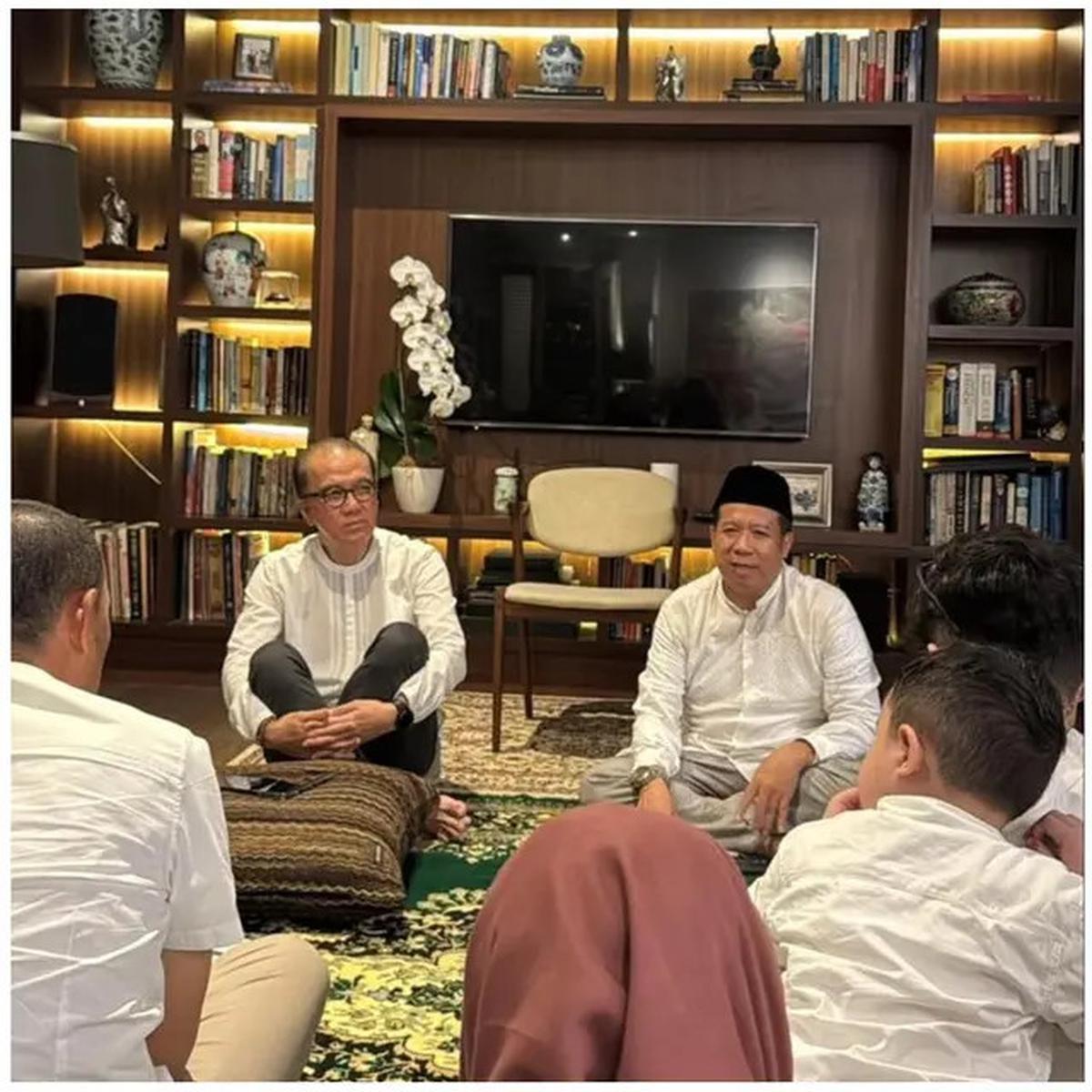 6 Potret Buka Puasa Keluarga Helmy Yahya dan Tantowi Yahya, Penuh Kehangatan