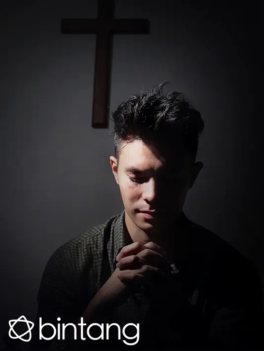 Masih ditahun yang sama, pemuda kelahiran Manado tahun 1990 ini merambah layar lebar dalam film 'Nakalnya Anak Muda' serta film 'Gaby dan Lagunya'.(Andy Masela/Bintang.com)