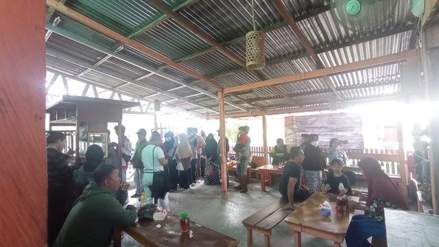 Indosiar memborong 135 porsi bakso dari Warung Mbak Ira di Balikpapan