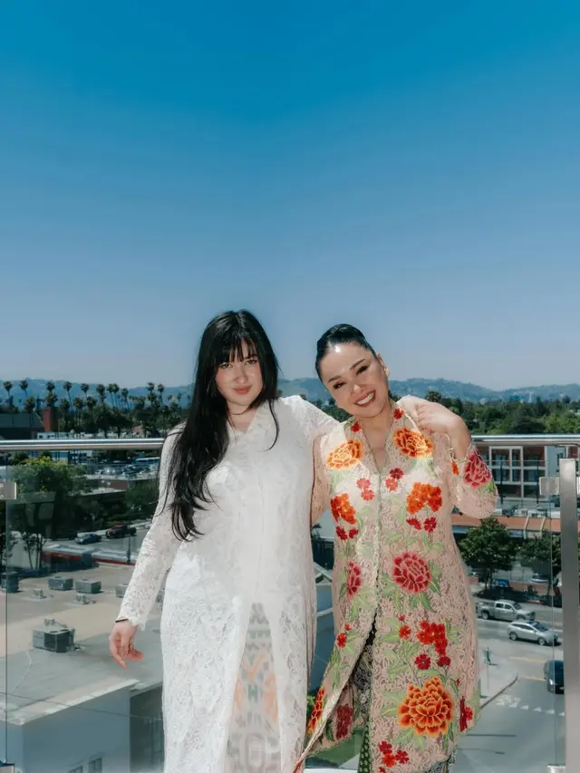 Potret Cantik Stephanie Poetri Menikah di Amerika dengan Busana Pengantin yang Super Sederhana, Titi DJ Pakai Kebaya Floral