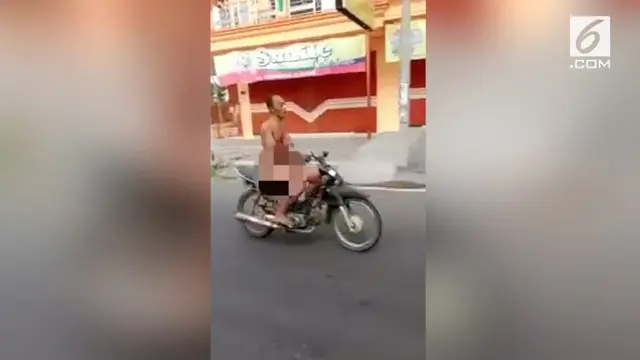 VIDEO: Pengendara Motor Bugil Hebohkan Kota Blitar