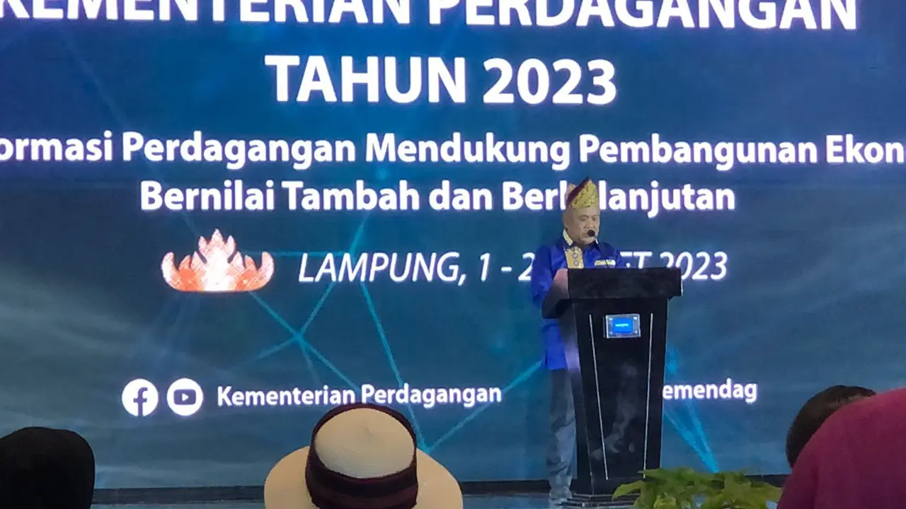 Sekretaris Jenderal Kementerian Perdagangan Suhanto menutup Rapat Kerja Kemendag 2023, di Bandar Lampung, Jumat (3/3/2023).
