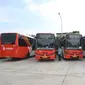 Deretan armada bus Minitrans yang terparkir di kantor TransJakarta, Cawang, Jakarta, Selasa (17/10). PT TransJakarta menghadirkan dua bus angkutan umum yakni Minitrans dan Metrotrans. (Liputan6.com/Immanuel Antonius)