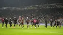 Keberhasilan ini semakin spesial bagi AC Milan karena mereka kembali merasakan lolos ke fase gugur Liga Champions setelah menunggu selama sembilan tahun. (AP/Luca Bruno)