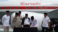Garuda Indonesia Serahkan Mockup Pesawat ke Kementerian Haji dan Umrah