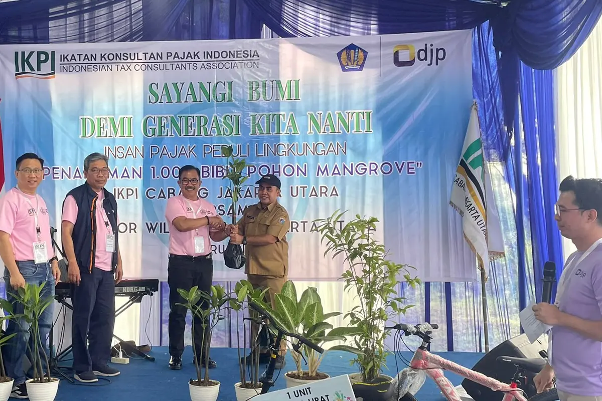 Ikatan Konsultan Pajak Indonesia Cabang Jakarta Utara (IKPI) bersama Kanwil Direktorat Jendral Pajak (DJP) Jakarta Utara kembali menanam bibit manggrove