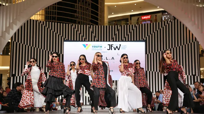 Beragam Jenis Bunga Jadi Gambaran Kehidupan oleh K.A.L.A Studio di Jakarta Fashion Week 2020