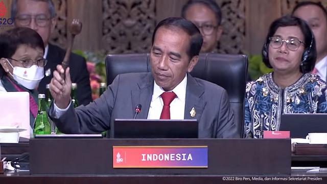 Presiden RI Joko Widodo menutup KTT G20 di Bali pada Rabu (16/11). Hal ini ungkapkan oleh Jokowi di hadapan kepala negara anggota G20 dan tamu undangan (Sekretariat Presiden)