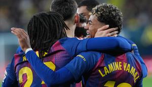 Winger Barcelona, Lamine Yamal, menyumbangkan satu gol saat timnya menang 2-0 atas Villarreal pada laga pekan ke-17 La Liga di Estadio de la Ceramica, Minggu (21/12/2025) dini hari WIB. (AP Photo/Alberto Saiz)