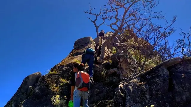 Gunung Lompobattang salah satu puncak populer di Sulawesi
