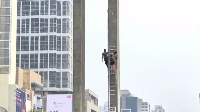 Greenpeace Sudah Turunkan Spanduk dari Monumen Selamat Datang Bundaran HI