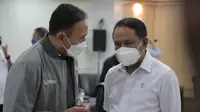 Ketua Umum PSSI, Mochamad Iriawan, berbincang dengan Menteri Pemuda dan Olahraga, Zainudin Amali, di sela-sela pertemuan pembahasan pemain naturalisasi. (dok. Kemenpora)