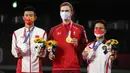 Sementara pada Olimpiade Tokyo 2020, Viktor Axelsen merebut medali emas setelah mengalahkan tunggal putra China,  Chen Long dengan dua gim langsung, 21-15, 21-12. (AFP/Alexander Nemenov)