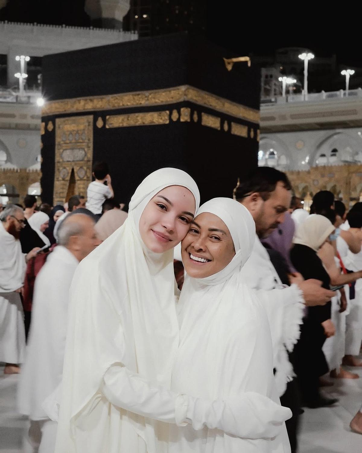Potret Alyssa Daguise Laksanakan Umrah Untuk Sang Nenek, Bersyukur Doanya Dikabulkan