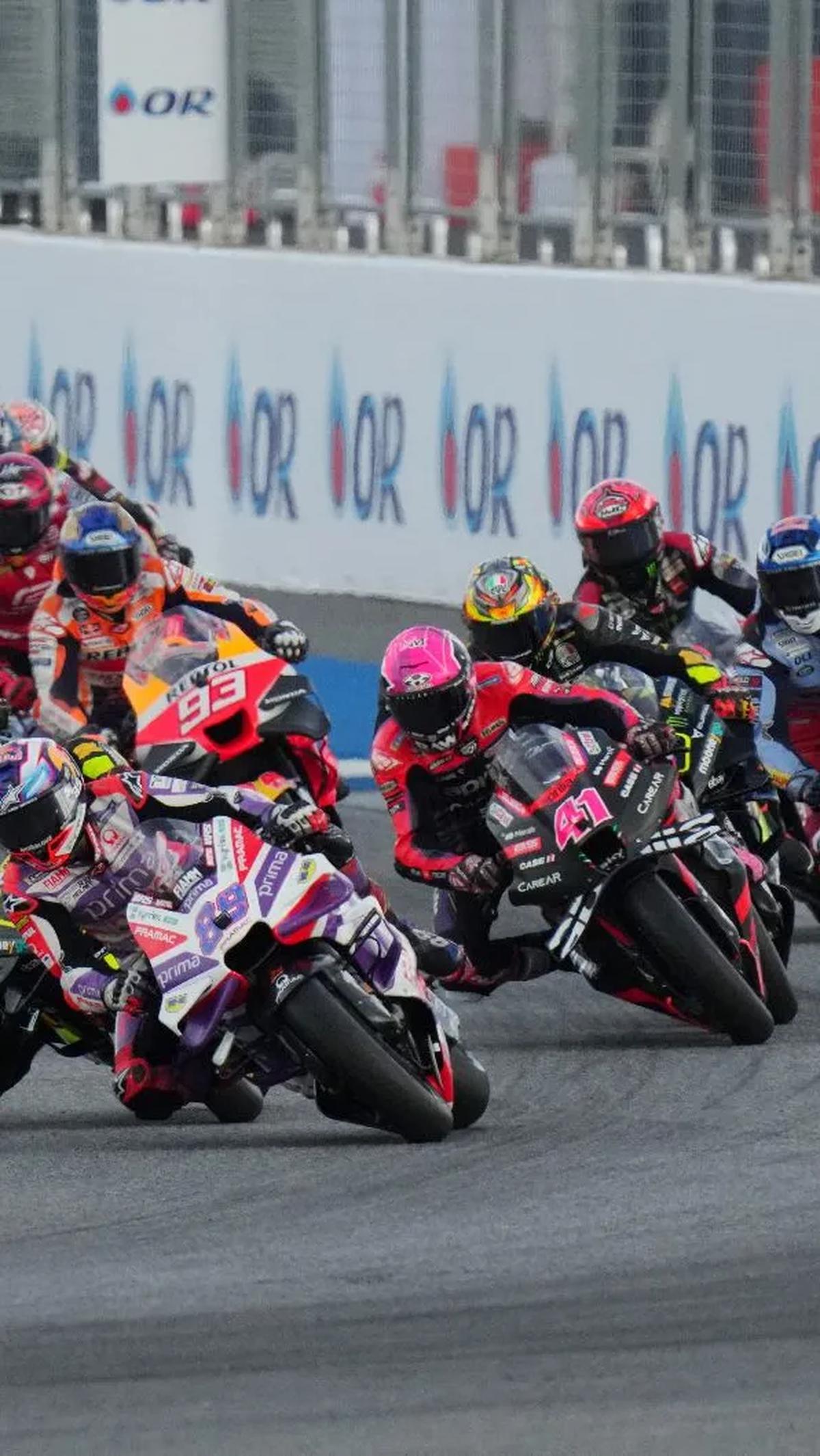 Di lap yang sama, Binder menyalip Pecco dan sukses merebut posisi 4, Marquez pun juga menyalip untuk merebut posisi 5.<br>