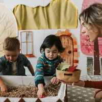 Dengan bahan sederhana yang mudah ditemukan di rumah, Moms sudah bisa menciptakan sensory play yang aman dan menyenangkan. [Dok/Pexels.com/Vlada Karpovich].
