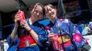 Busana tradisional Jepang atau yukata dikenakan dua pengunjung saat menikmati suasana Piala Dunia 2026 di kawasan MetLife Stadium, AS, Selasa (16/6/2026). (KLY Sports/Hery Kurniawan/Adv/Powerade)