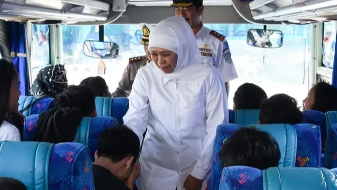 Gubernur Jawa Timur Khofifah Indar Parawansa mengakui dirinya mendapatkan tawaran dari Koalisi Perubahan untuk menjadi cawapres Anies Baswedan. Khofifah mengaku tidak menjawab menerima atau menolak pinangan dari itu.